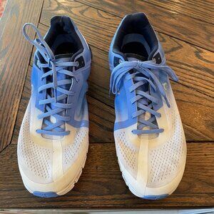 On Running Cloudflow Women's Size 10 in Marina Blue White